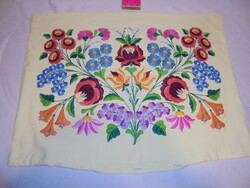 Dúsan hímzett kalocsai díszpárna