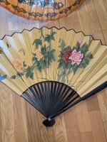 Régi nagy méretű legyező, díszlet, falidísz