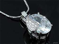 JELZETT, 18 KT.-S FEHÉR ARANNYAL GALVANIZÁLT SWAROVSKI KRISTÁLY MEDÁLOS RÓDIUMOS NYAKLÁNC