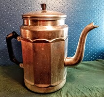 Alumínium tej/víz/ forralo, csőrös, fedeles kanna, hőszigetelt fogoval  Kb. 2 literes