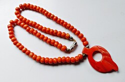 Régi korallszínűre festett csont nyaklánc