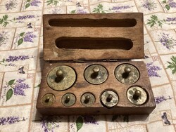 Antik réz mérleg súlyok ,eredeti dobozában .