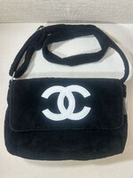 Chanel plüss táska (CHANEL Precision VIP bag)