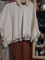 GYÖNYÖRŰ EGYEDI PUHA MINŐSÉGI GYEREKPONCSÓ SZŐRMEKAPUCNI HÍMZÉSSEL MESESZÉP 3-6 ÉVIG