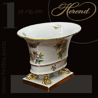 Herendi Viktória mintás kézzel festett körmös váza