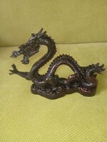 Kínai sárkány szobor, sötétvörös műgyanta