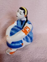 2510/18 Ritka ukrán Korosten porcelán hucul népviseletes lány figura