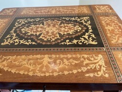 Intarziás zenélő asztaka