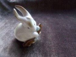 Zsolnay nyuszi vitrin  figura