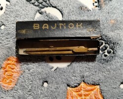 Bajnok retró kőrző. Eredeti darab.