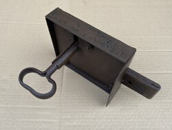 Régi zár, kulccsal, működik (3,1 kg)