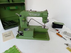 Antik varrógép kézimunka szerszám hordozható eredeti dobozában varró gép 610 5514