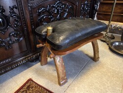 Régi bőrpárnás tevenyereg ülőke