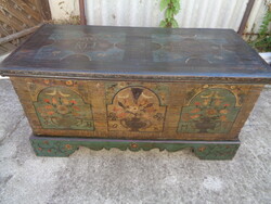 Festett nagyméretű láda