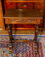 Antik varróasztalka-különleges, faragott darab