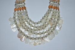 5 soros kagyló és üveg díszes nyaklánc