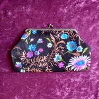 Régi kapcsos, selymes borítású pénztárca