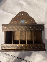 Nagyon jól használható hagyma tartó, kézzel festett fali fa.