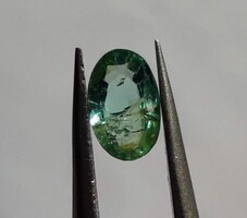 Smaragd drágakő - 0,45 ct, 6x3,9x2,7 mm (9850)