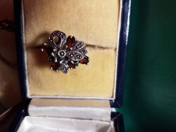 Virágformáju szecessziós - GRÁNÁT kővel ( 6 db) markazittal diszített, 925 ag, ezüst gyűrű  eladó --