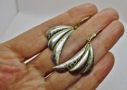 Beautiful patterned long gold-plated silver earring