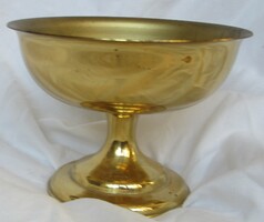 Régebbi réz kehely 10 cm magas, átmérő 13.3 cm.