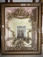 Antik menyasszonyi mirtuszkoszorú üvegdobozban – 19–20. század fordulója
