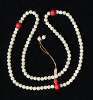 Rudrakhsa mala lánc (114 szem) - gyöngyházból készült gyöngyökből - imafüzér meditációhoz buddhista