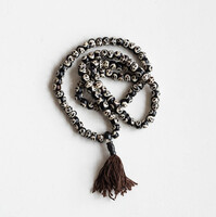 Buddhista mala lánc (110 szem) - batik bead csont gyöngyökből - imafüzér meditációhoz buddhista