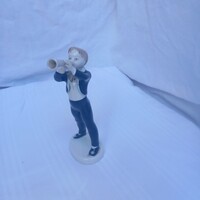Furulyás zenész fiú, Hollóházi porcelán figura