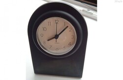 Asztali kvarc óra , új , dobozában .