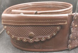 Kézzel készített, dombornyomott mintás, széles bőröv, hucul,112cm. 4139b