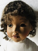 Új porcelán végtagú baba.