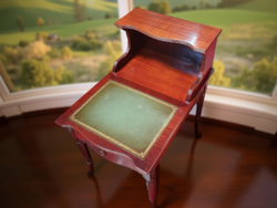 Antik jellegű telefonasztalka