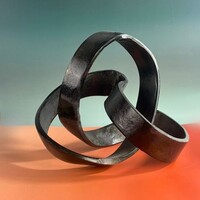 Izgalmas spanyol brutalista stílusú absztrakt fém szobor – 1027