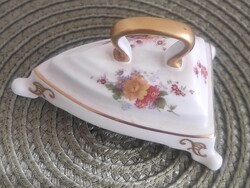 Royal Crown Derby csontporcelán díszvasaló – aranyozott, ritka angol darab