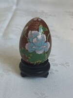 Gyönyörű gyűjtői  rekeszzománc Kinai tojás fa tartóval.