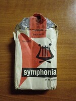 Piros Symphonia cigarettás doboz