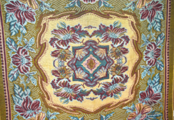 Mindkét oldalán használható gépi gobelin terítő - falvédő ( 144 x 146 cm )