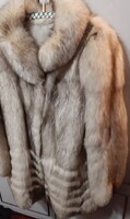 Gyönyörű ezüstróka bunda