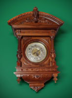 Restaurált antik reneszánsz könyvtáróra