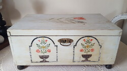 Régi,kézzel festett,tulipános láda