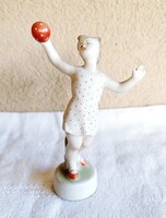 Zsolnay labdázó kislány figura