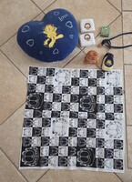 8db garfield csomag kitűző, tartó, párna, könyv, figura