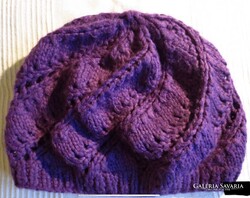 Lila kötött női sapka