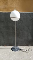 Extra mid century állólámpa Házi Tibor, króm és tejüveg gömbbúra