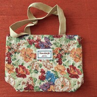 Gobelin szövésű, bélelt női táska