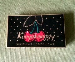 Retró konyakmeggyes doboz