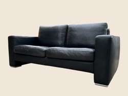 Modern fekete valódi bőr kanapé - 2 személyes kényelmes, minőségi design bútor (nappali, iroda)