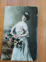 Nő, hölgy, virágkosárral, 1910